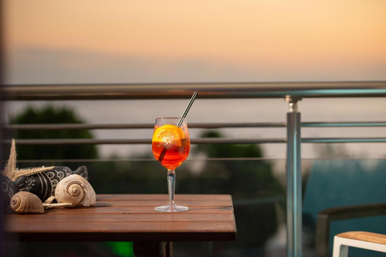 Sunset Studios - Suites With Seaview & Back Side Apartements Torone Exterior foto