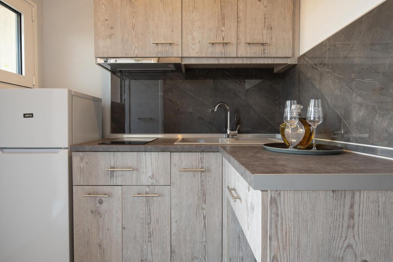 Sunset Studios - Suites With Seaview & Back Side Apartements Torone Exterior foto