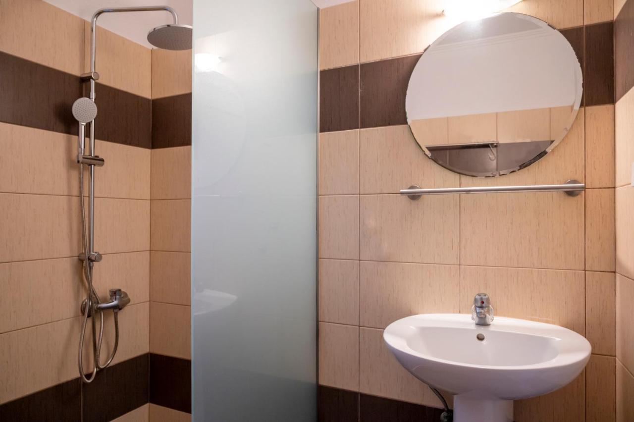 Sunset Studios - Suites With Seaview & Back Side Apartements Torone Exterior foto